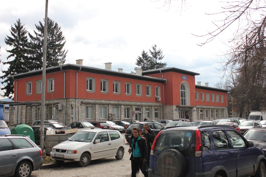 File:Velingrad Railway Station.jpg