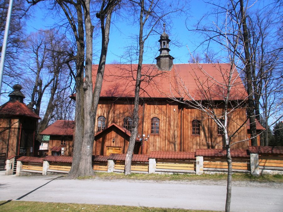 File:WIŚNIOWA kościół (1).JPG