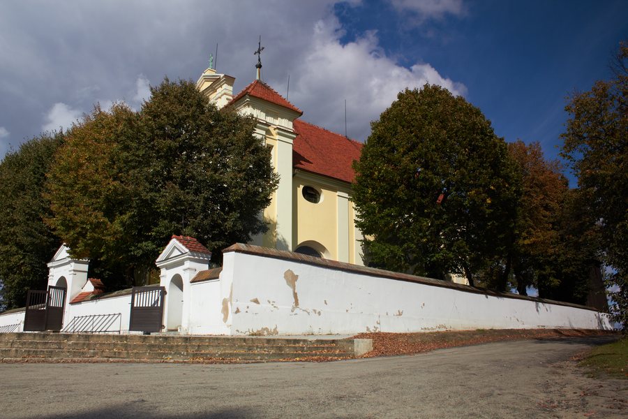 File:Radlin - zespół kościoła.jpg