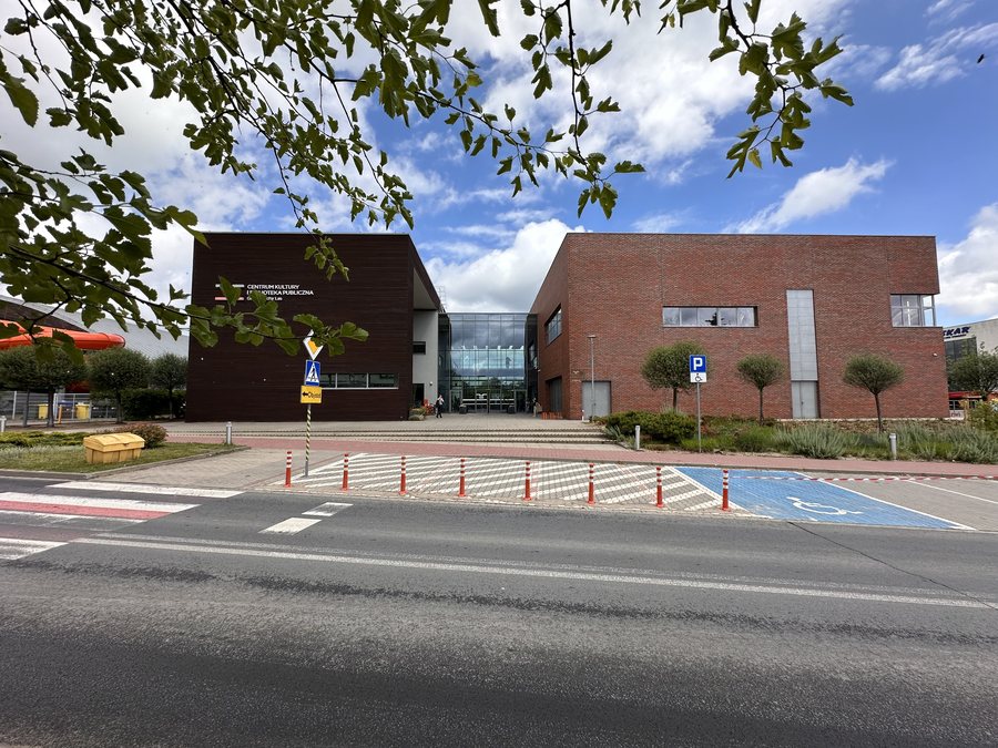 File:Centrum Kultury i Biblioteka Publiczna Gminy Suchy Las.jpg
