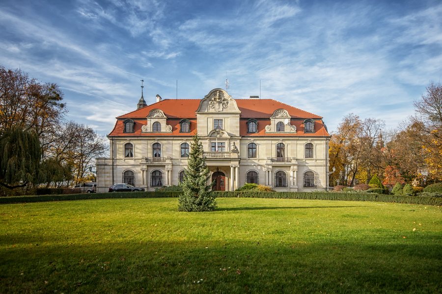 File:SM Smolice Pałac 2018 (2).jpg