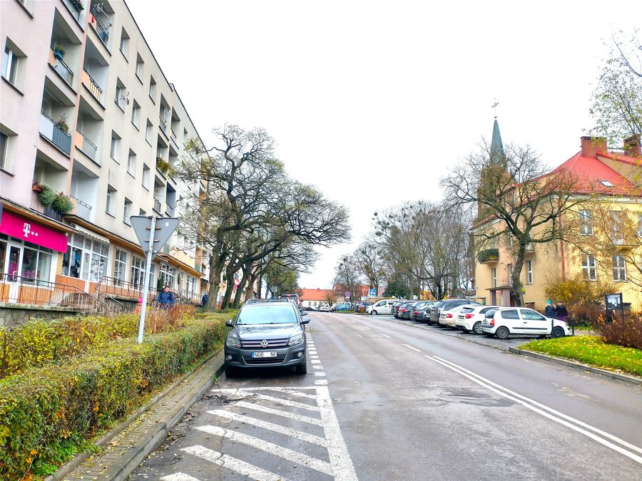 File:Olecko, Plac Wolnosci.jpg
