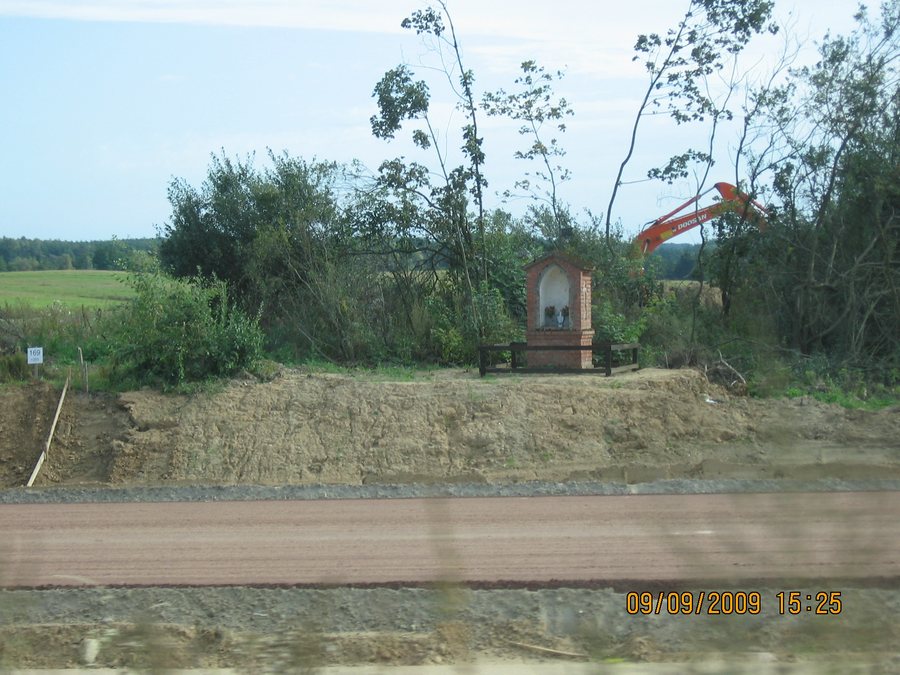 Kromerowo, kapliczka przydrożna, wrzesień 2009