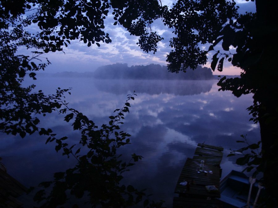 File:Sikory Juskie, fog on the water - panoramio.jpg