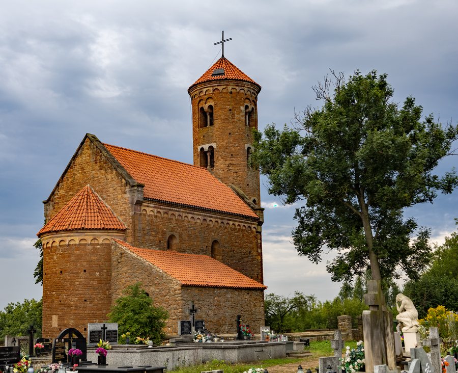 File:Inowłódz kościół s Idziego 08 23.jpg
