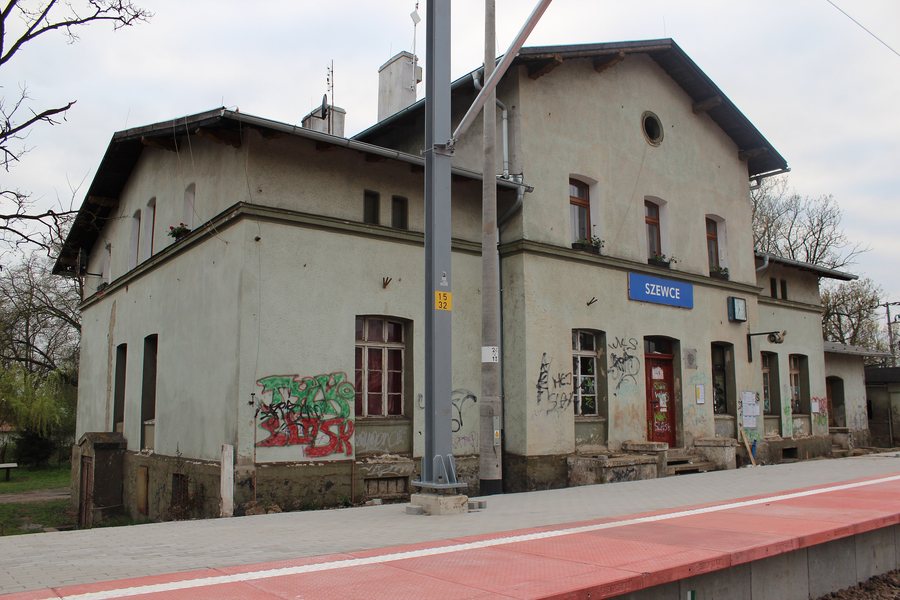 File:Stacja PKP Szewce 2013.JPG