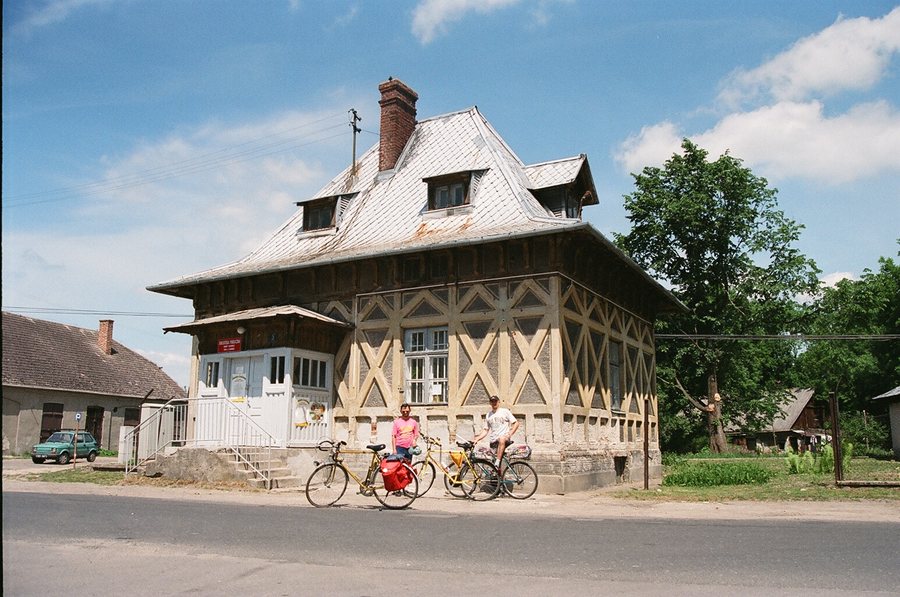 File:Garnek - biblioteka.jpg