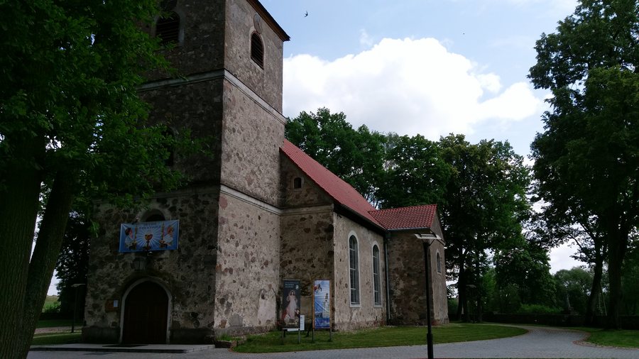Straduny - church