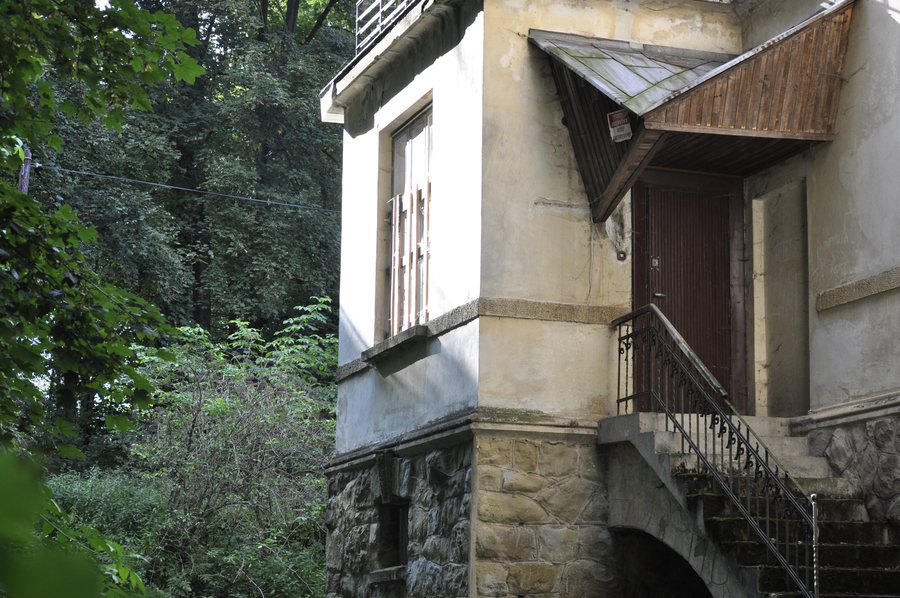 File:RABA WYŻNA dwór, fot. M. Jałoszyńska MIK 2016 CC BY SA NC ND (38) (30583026646).jpg