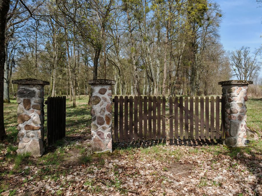 File:Waplewo cmentarz wojenny z I wś 01.jpg