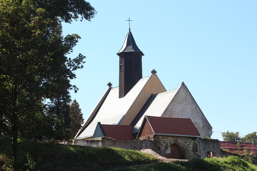 File:Modliszów Saint Bartholomew church.JPG