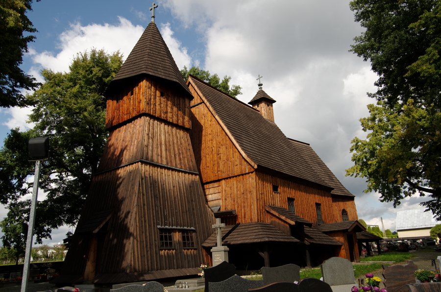 File:Kościół Wszystkich Świętych w Bojszowie bok Q11745929.jpg
