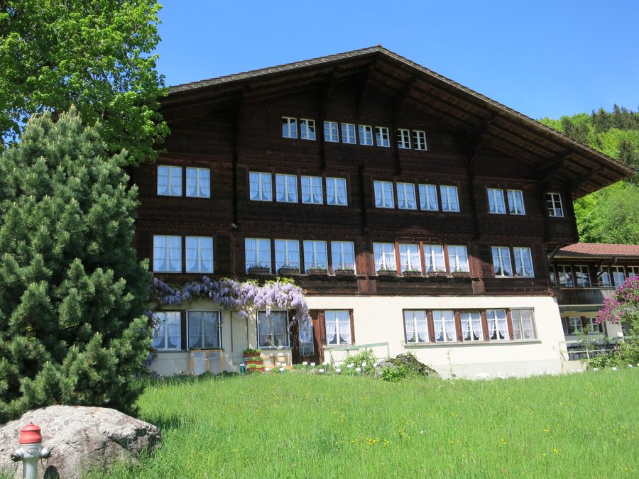 File:Bergbauernschule Hondrich.JPG