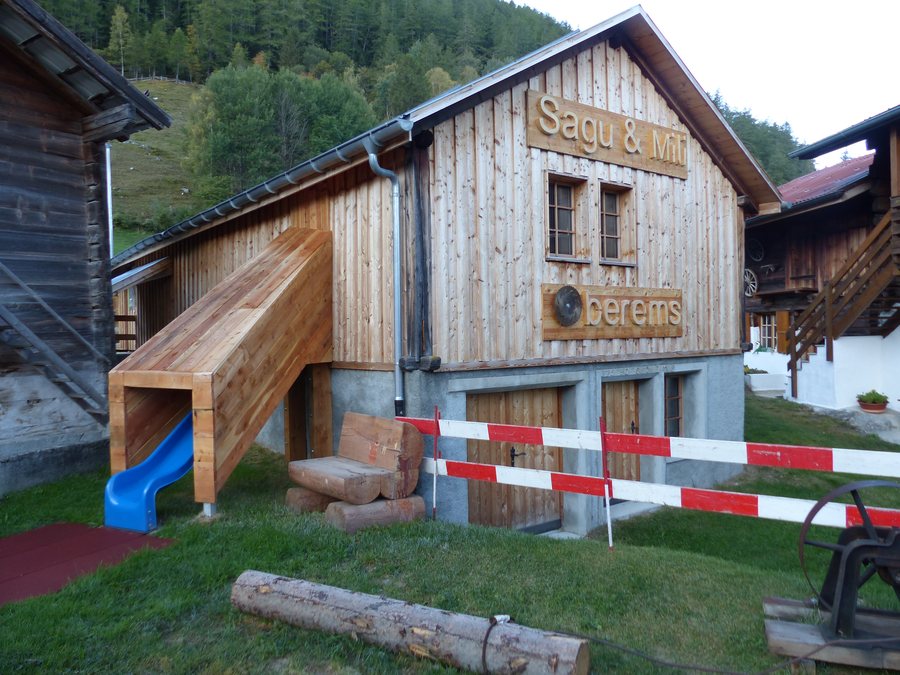 File:Oberems Besucherzentrum.jpg