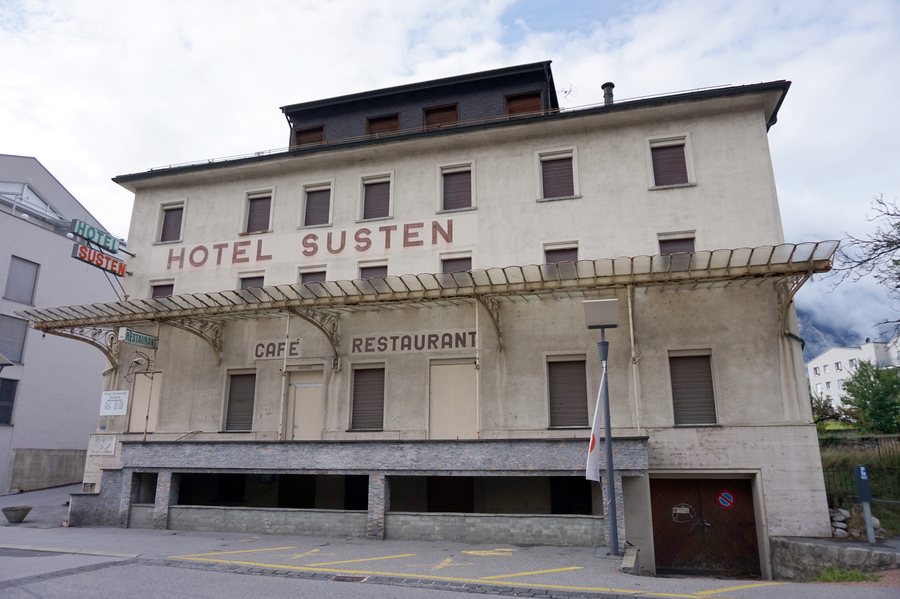 File:Leuk - Hotel Susten.jpg