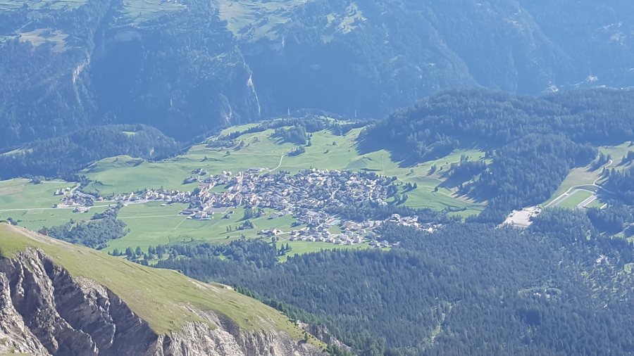 File:Lantsch-Lenz as seen from Lenzer Horn.jpg