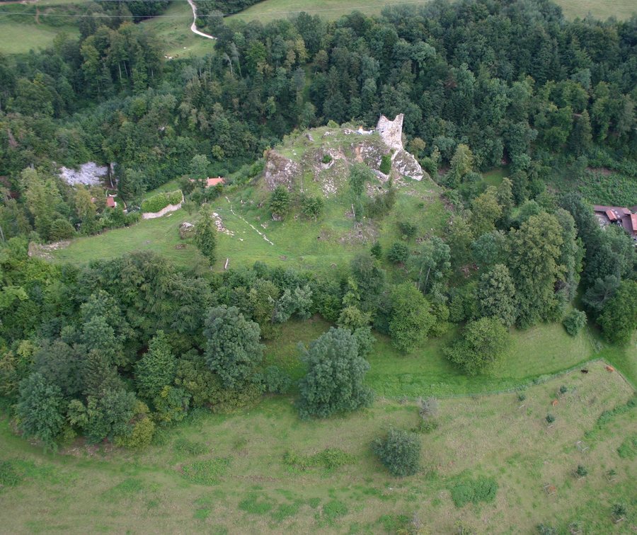 File:Vue générale château Asuel.jpg