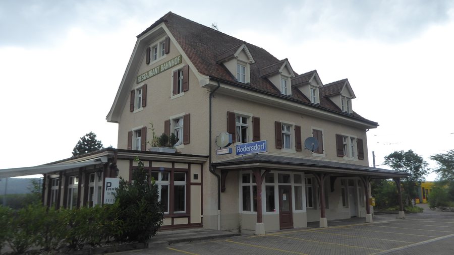 File:Bahnhof Rodersdorf.jpg