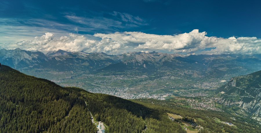 File:Thyon Blick nach Sitten, 2023.jpg