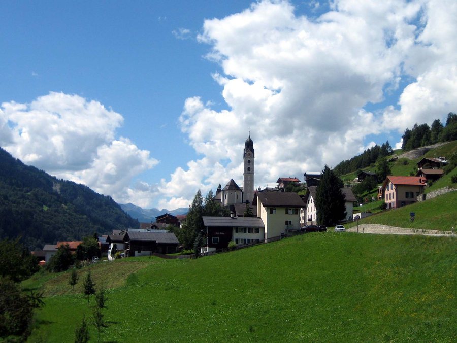 File:Sumvitg Dorf.jpg