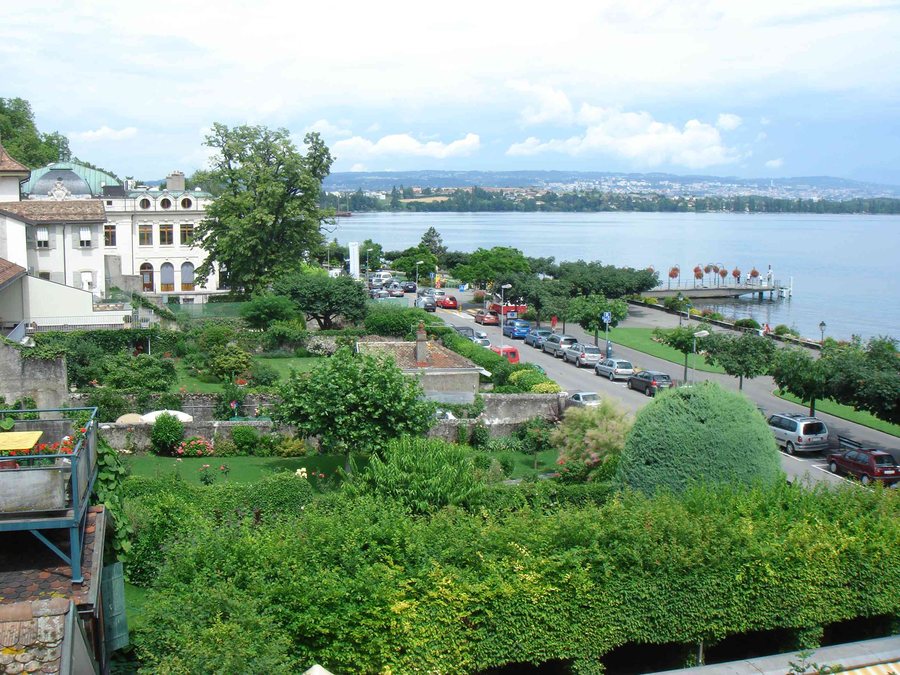 File:Morges Lakefront.jpg