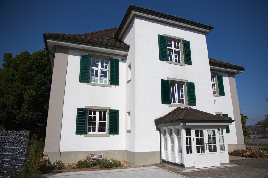 File:Schloss Altikon 01.jpg