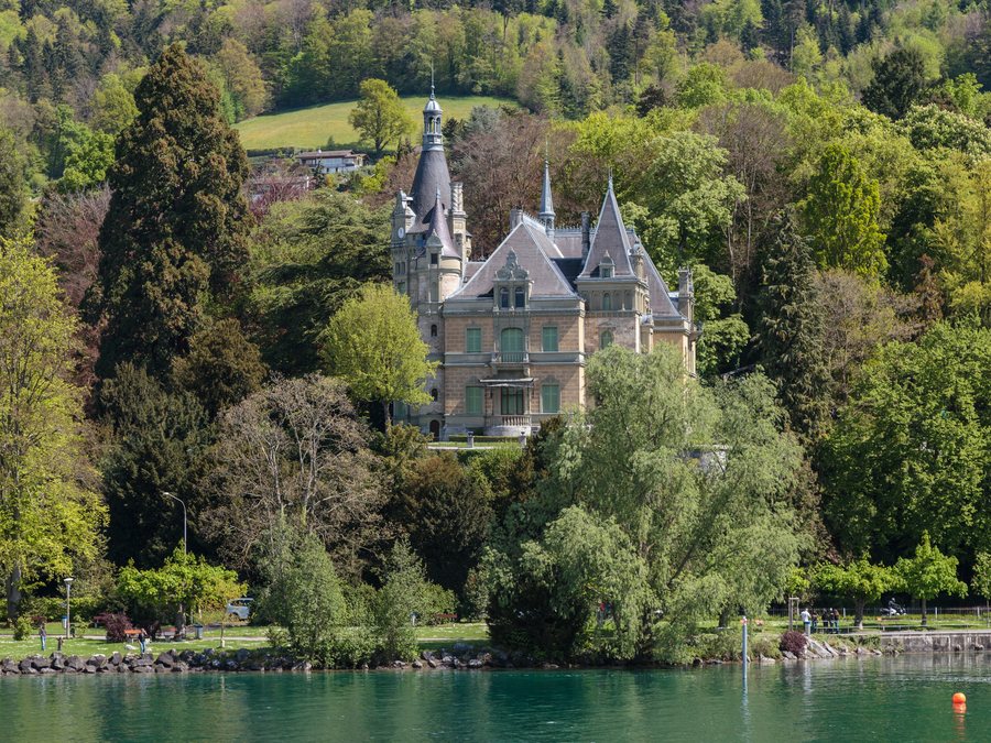 File:Hilterfingen - Schloss Hünegg (2014).jpg