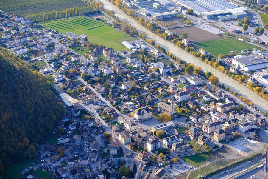 File:Chippis depuis Beauregard.jpg