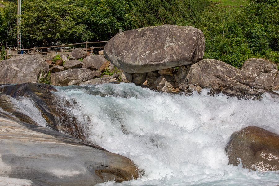 File:Lavertezzo. Il fiume. 2019-06-23 17-08-53.jpg