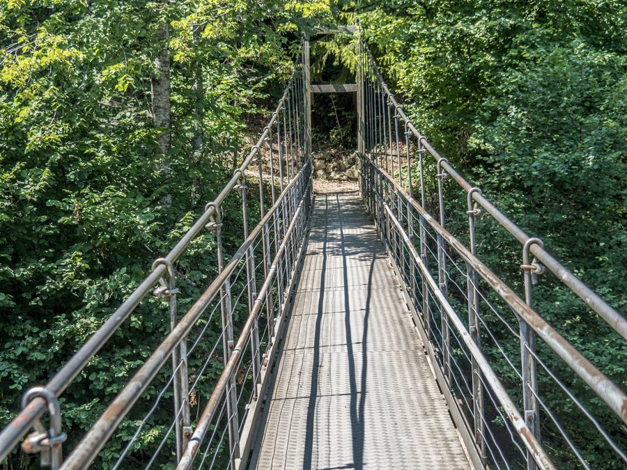 File:Drahtsteg über die Thur, Bütschwil-Ganterschwil SG 20190726-jag9889.jpg