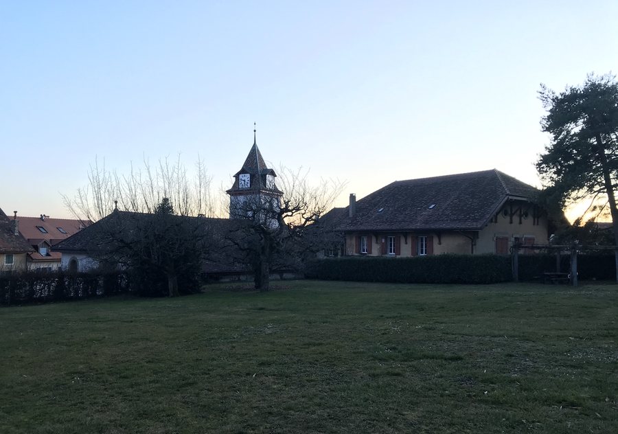 File:Parc et clocher de Saint-Livres (VD) 3.jpg