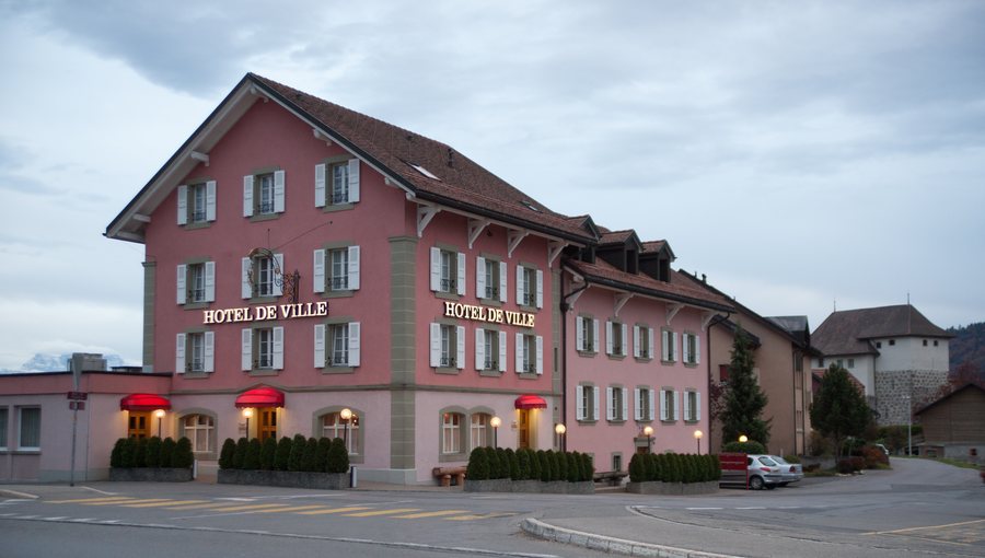 File:Attalens - Hôtel de ville.jpg