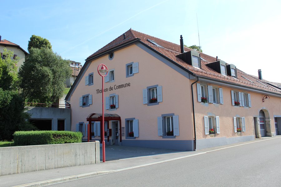File:Ballaigues Maison commune.jpg