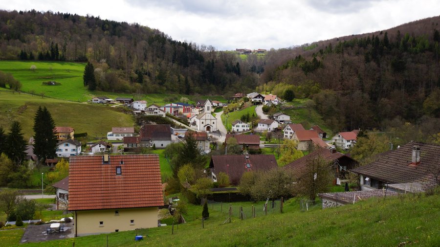 File:Courchavon et son église.jpg