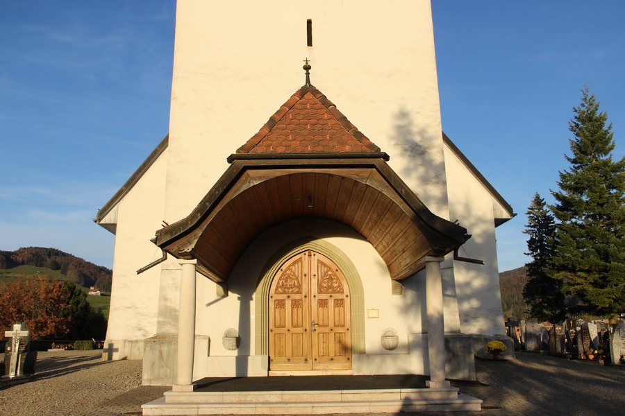 File:Church La Roche FR 22 11 2014 05.jpg