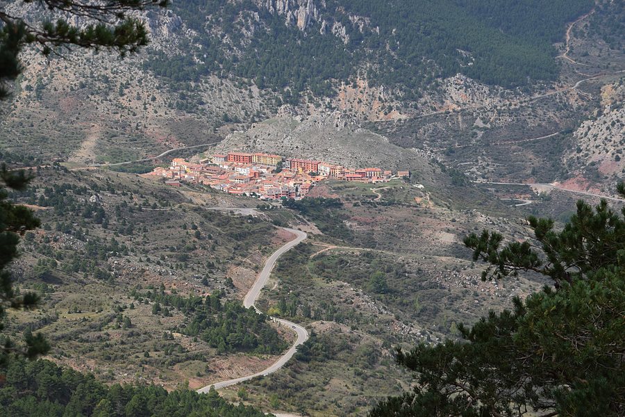 File:Camarena de la Sierra (Teruel).jpg