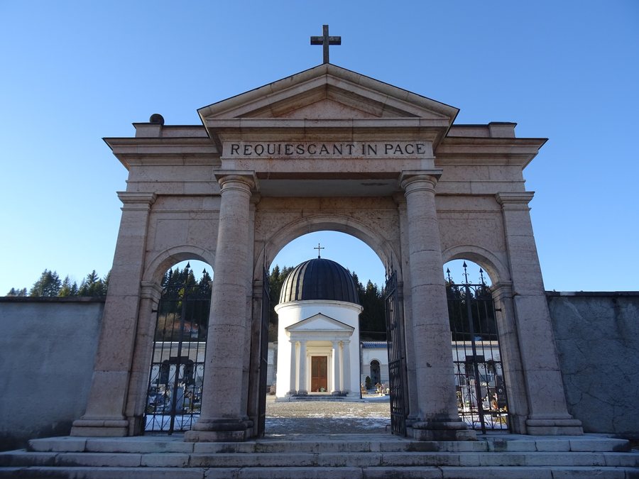 File:Cimitero di Gallio 01.jpg