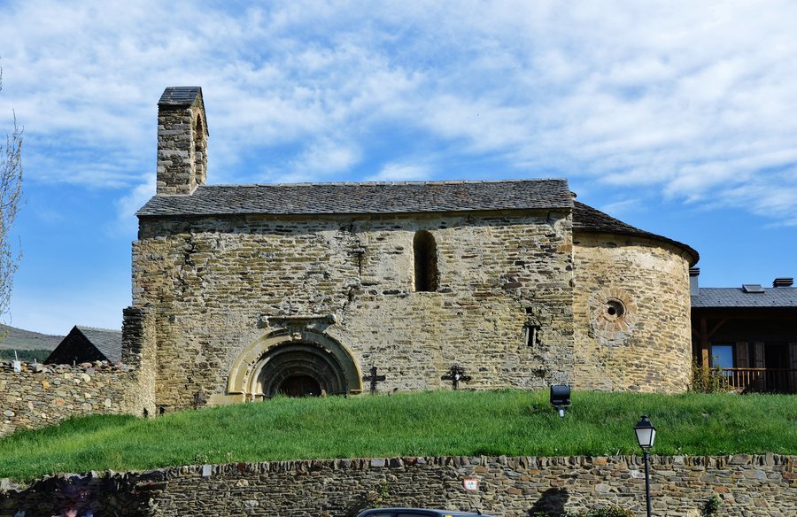 File:WLM14ES - Parroquia de Santa Eugenia de Saga, Segle X Ger, Cerdanya - MARIA ROSA FERRE (1).jpg