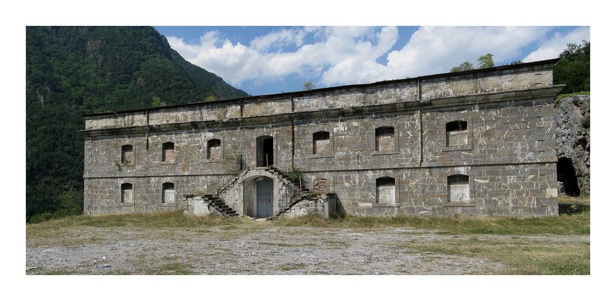 File:19th Century Fort near Biescas Spain - panoramio.jpg