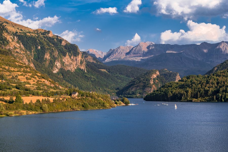 File:Embalse de Lanuza, Río Gállego, Huesca (21930967181).jpg