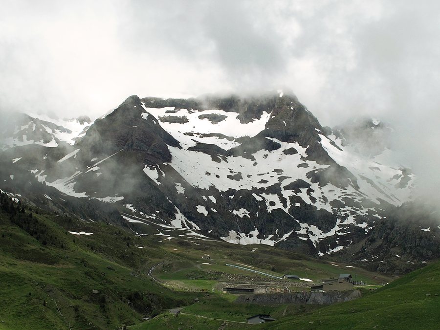File:Formigal on a cloudy summer day.jpg