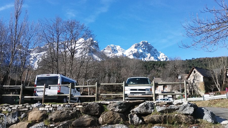 File:Piedrafita de Jaca , Huesca , España - panoramio.jpg