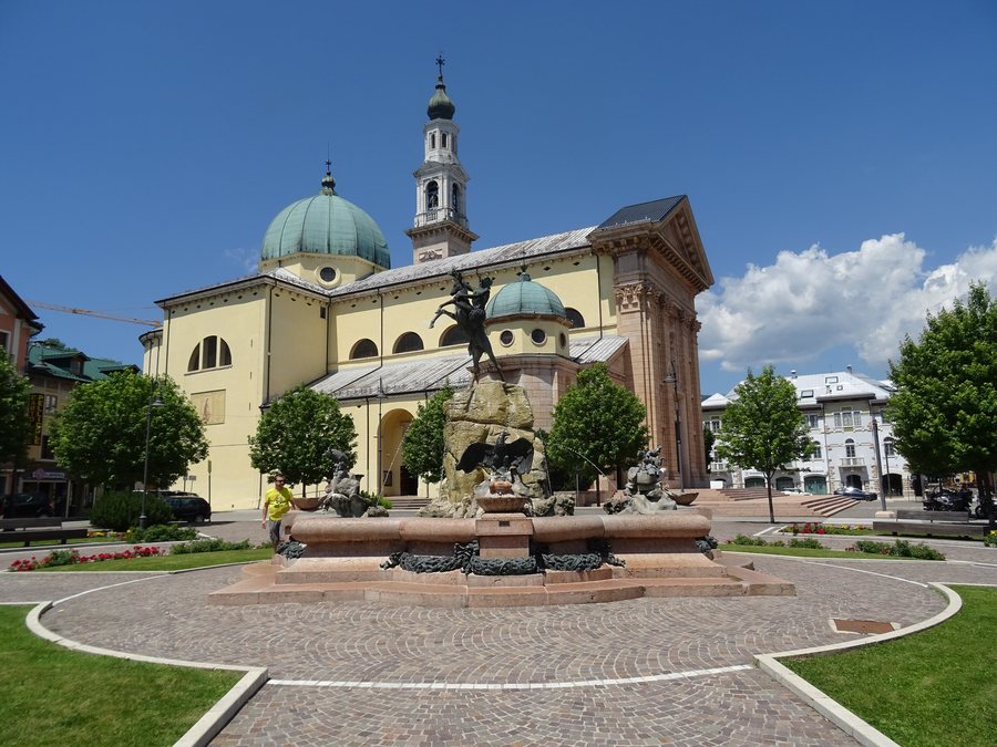 File:Asiago - Fontana del Fauno 02.jpg