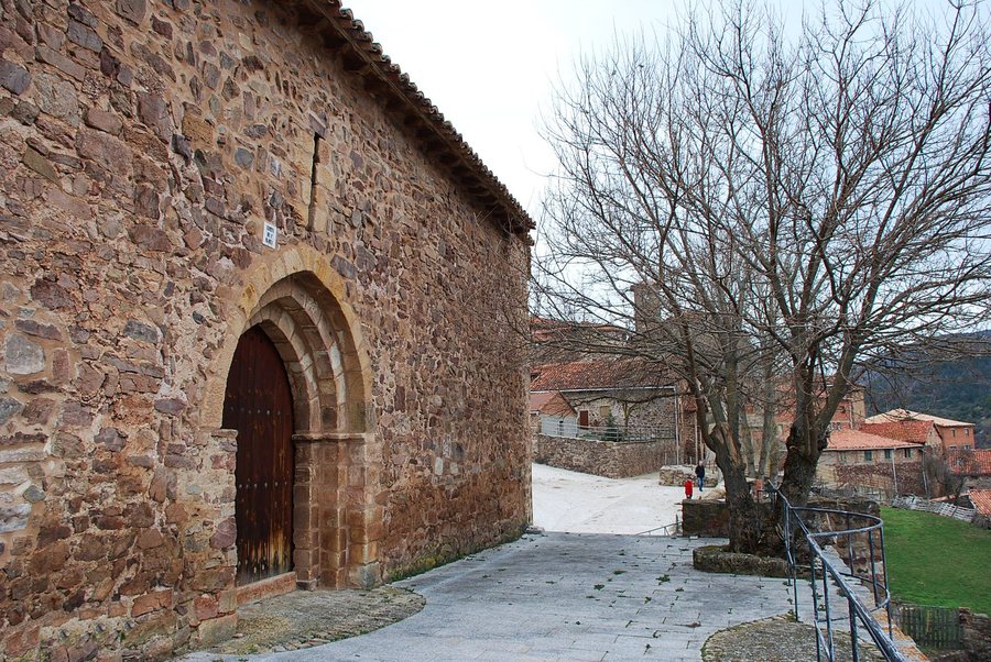 File:Montenegro de Cameros - Ermita de San Mamés - DSC 0725 W.jpg