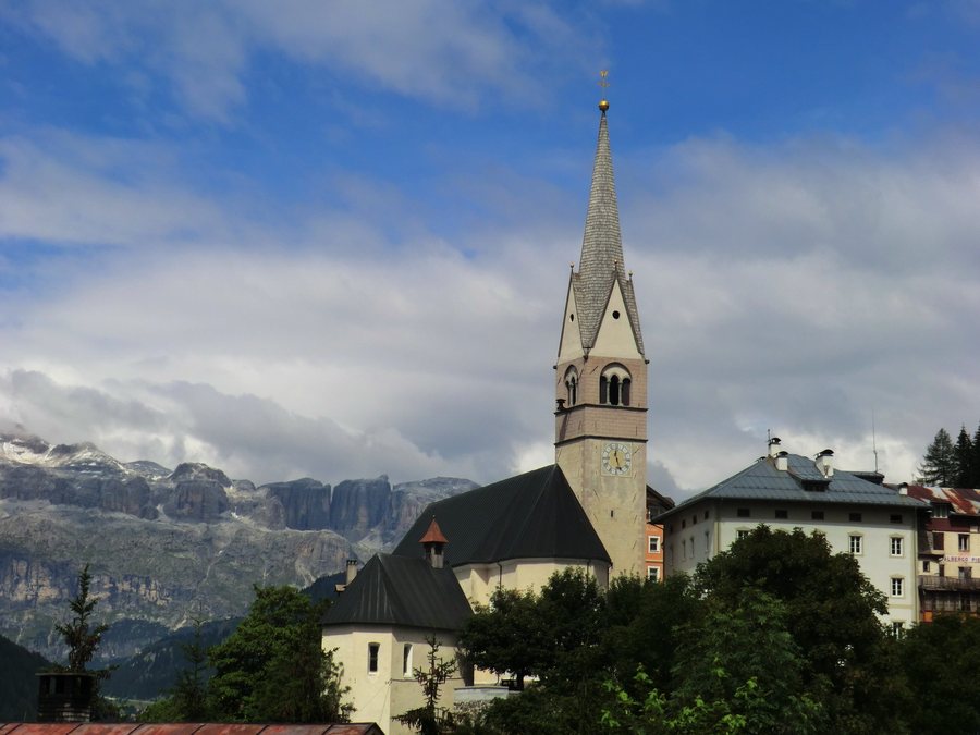 File:Livinallongo del Col di Lana, Pieve di Livinallongo 001.JPG