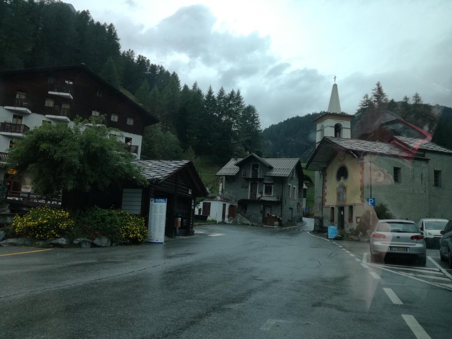 File:Place de la Grotte - Saint-Jacques-des-Allemands (Ayas).jpg