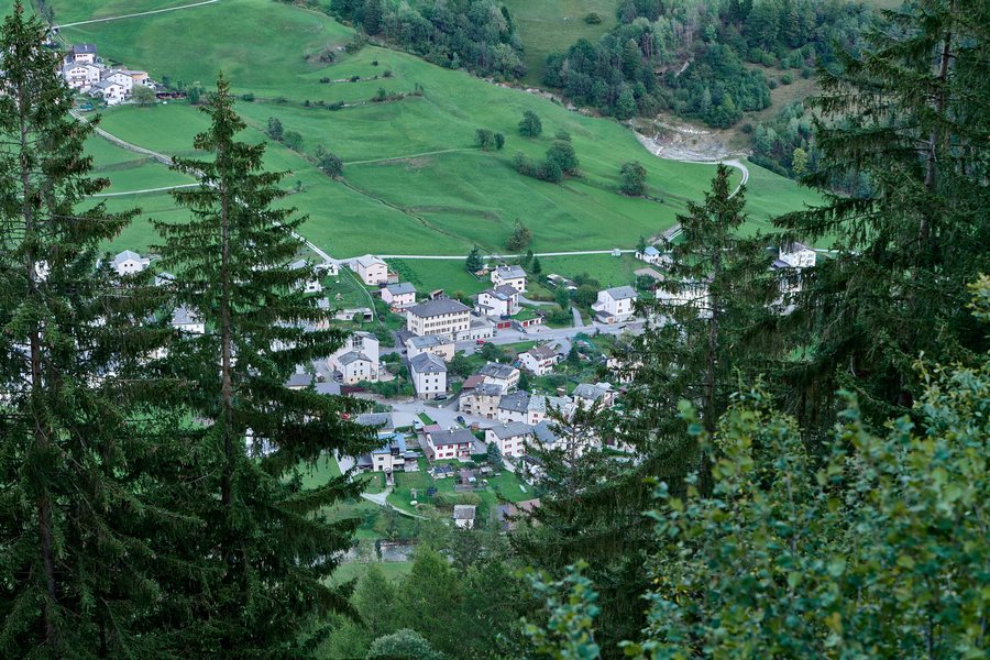 File:San Carlo seen from Cadera-Poschiavo trail Poschiavo 2022-09-27 02.jpg