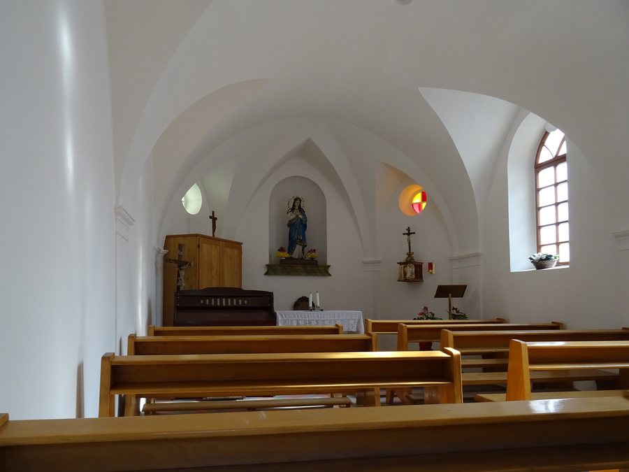 File:Campestrin, chiesa della Madonna di Lourdes 06.jpg