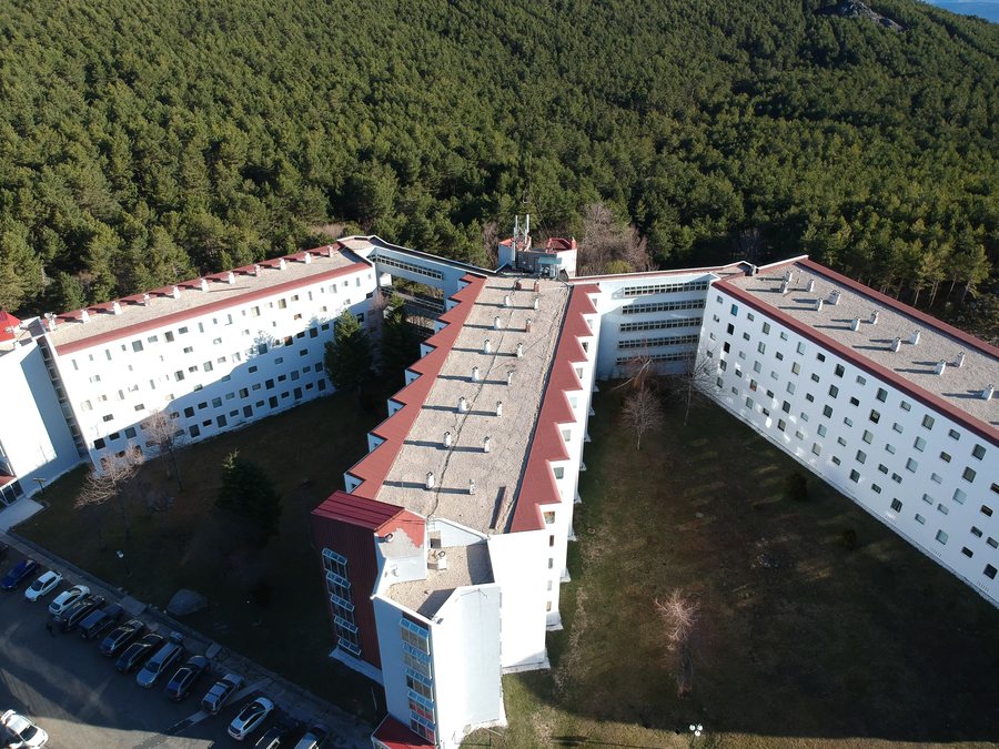 File:Aerial photograph of Manzaneda ski resort (1).jpg