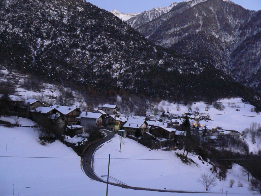 File:Maé, Challand-Saint-Anselme.JPG